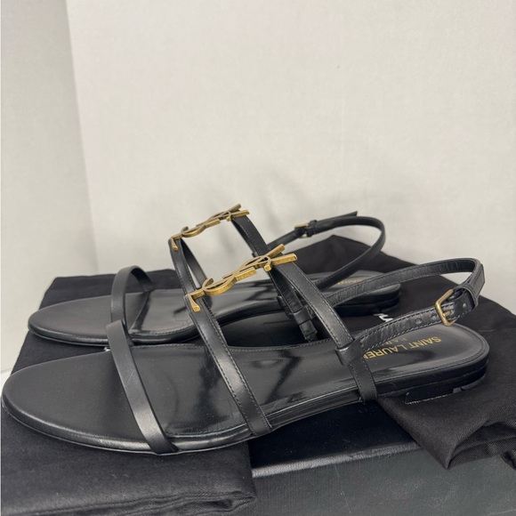 CASSANDRA LEATHER WITH GOLD EMBLEM HARDWARE IN BLACK SANDALS. - Picture 6 of 11